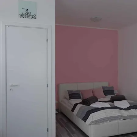 In - Nordtransdanubien 44085 דירה *