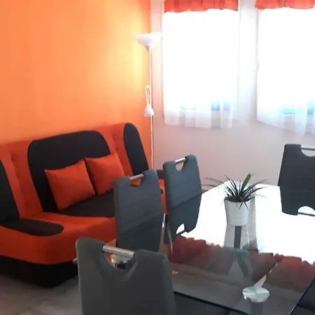 In - Nordtransdanubien 44085 Διαμέρισμα